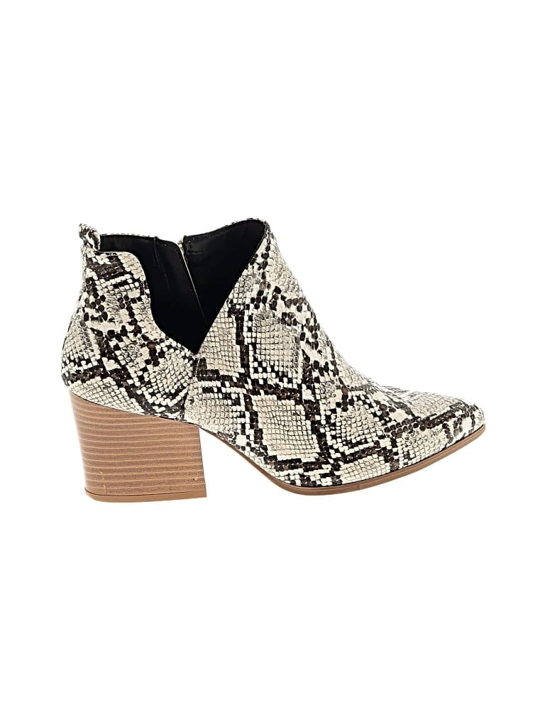 Pre-owned Qupid Ankle Boots In Ivory