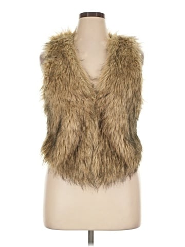 Me Jane Faux Fur Vest (view 1)