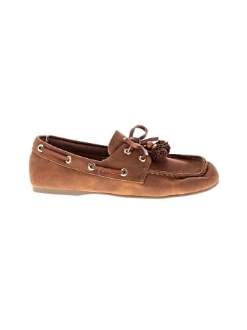 Universal Thread Flats (view 1)