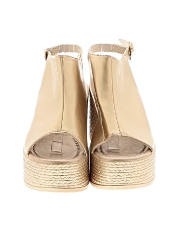 Unbranded Wedges (view 2)