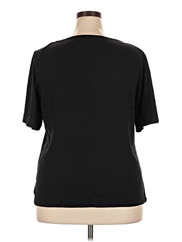 Uniqlo Short Sleeve T-Shirt (view 2)