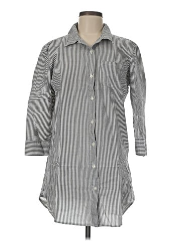 Gap Body Outlet 3/4 Sleeve Button-Down Shirt (view 1)
