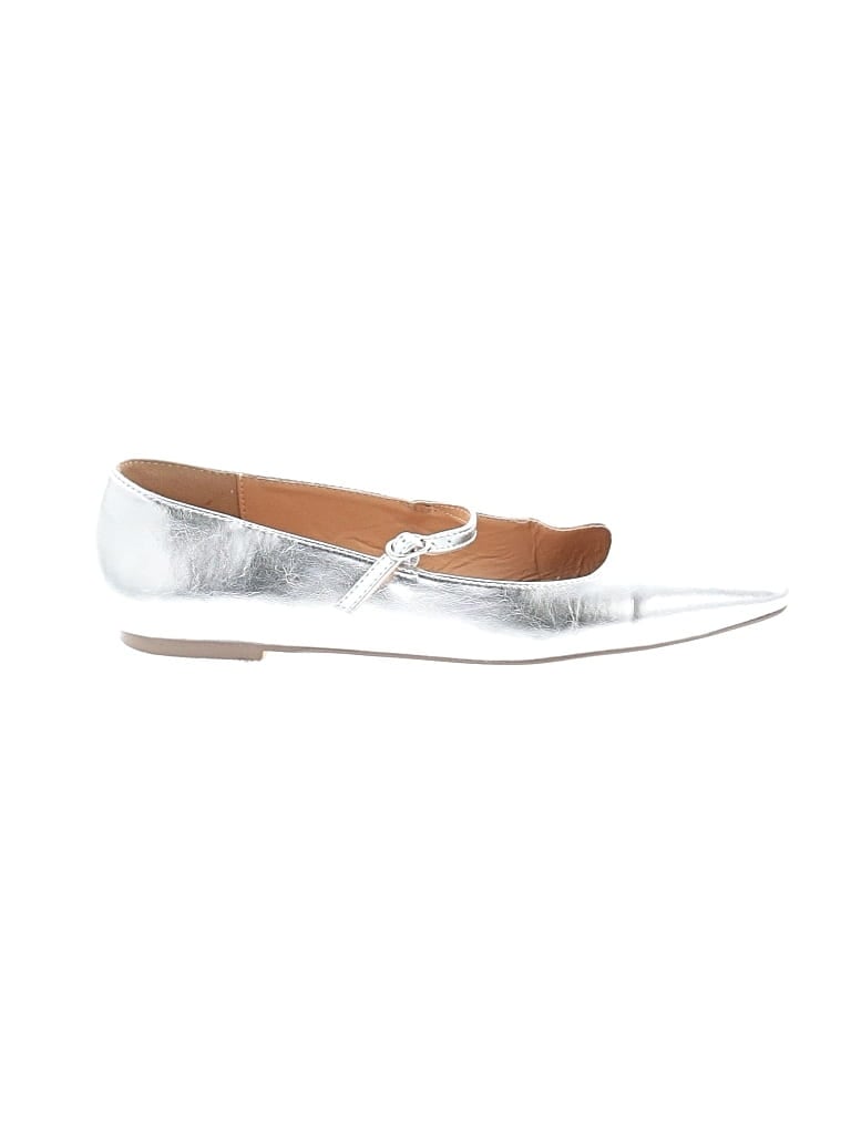 Pre-owned Just Fab Flats In Silver