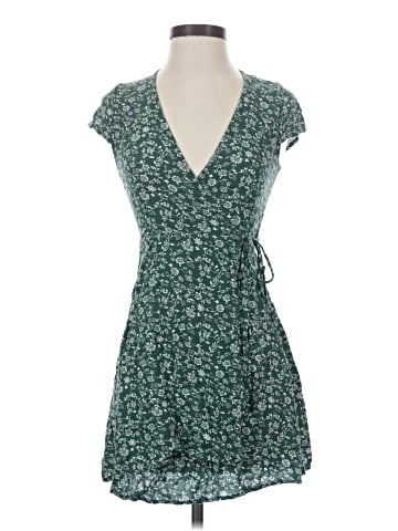 American Eagle Outfitters Casual Dress (view 1)