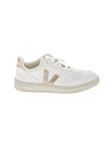 VEJA Sneakers (view 1)
