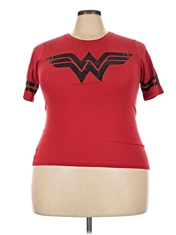 DC Comics Short Sleeve T-Shirt (view 1)