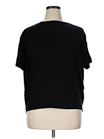 Lululemon Athletica Short Sleeve T-Shirt (view 1)