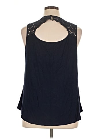 Daniel Rainn Sleeveless T-Shirt (view 2)