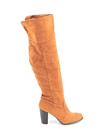 Le Chateau Boots (view 1)