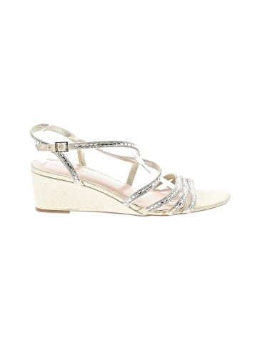 Kelly & Katie Wedges (view 1)