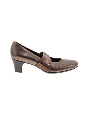 Munro American Heels (view 1)