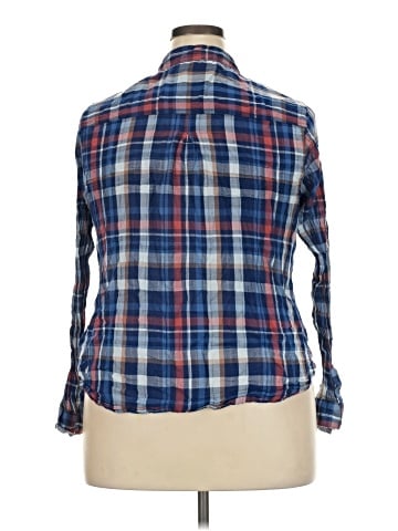 Maurices Long Sleeve Button-Down Shirt (view 2)