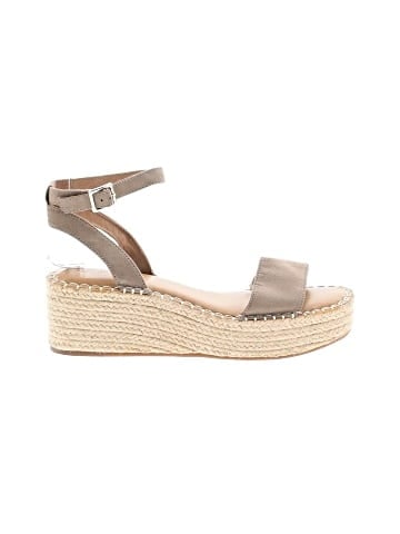Kelly & Katie Wedges (view 1)