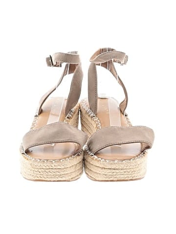 Kelly & Katie Wedges (view 2)