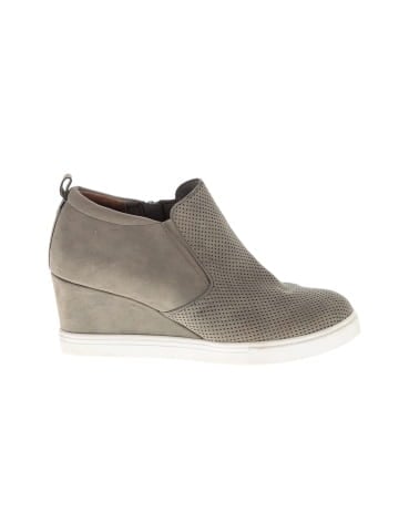 Susina Wedges (view 1)