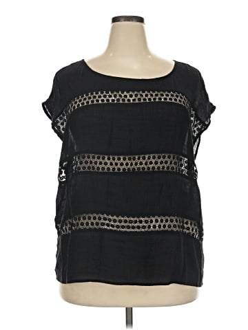 Ava & Viv Short Sleeve Top (view 1)
