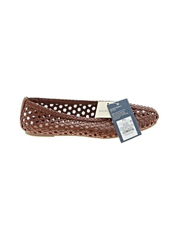 Universal Thread Flats (view 1)
