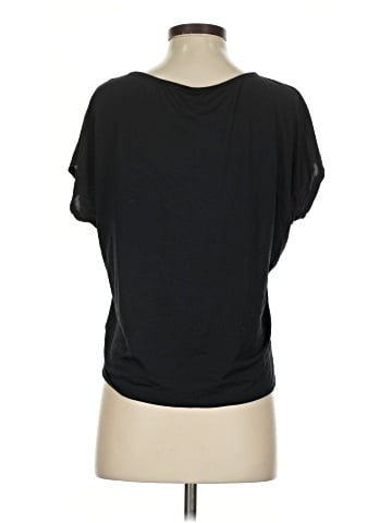 Uniqlo Short Sleeve T-Shirt (view 2)