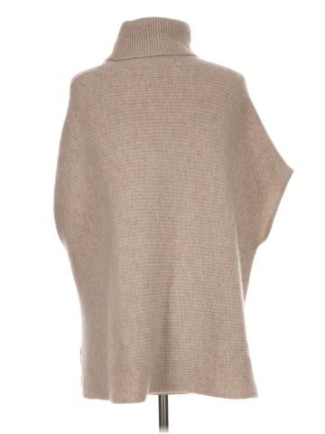 Kinross Poncho (view 2)