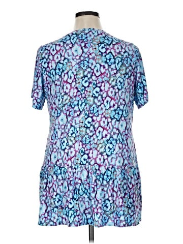 LOGO by Lori Goldstein Short Sleeve T-Shirt (view 2)