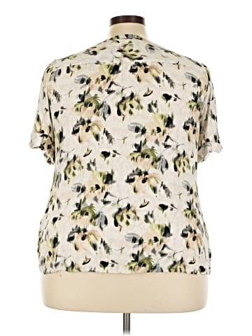 Croft & Barrow Short Sleeve Henley (view 2)