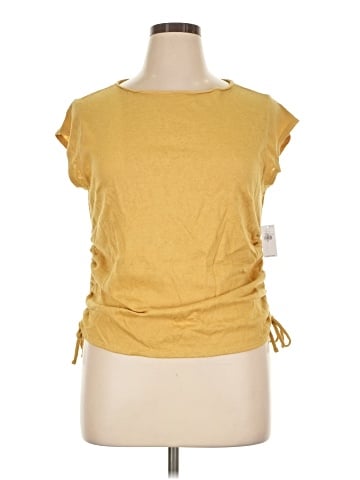 Old Navy Sleeveless T-Shirt (view 1)