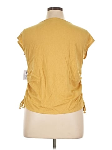 Old Navy Sleeveless T-Shirt (view 2)