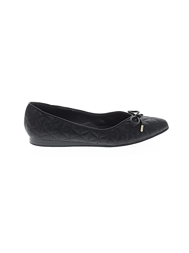 Pre-owned Kenneth Cole Reaction Flats In Black