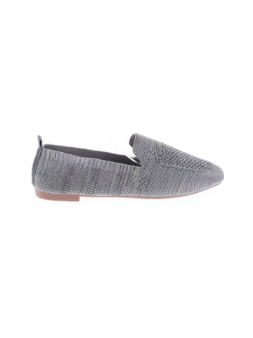 Unbranded Flats (view 1)