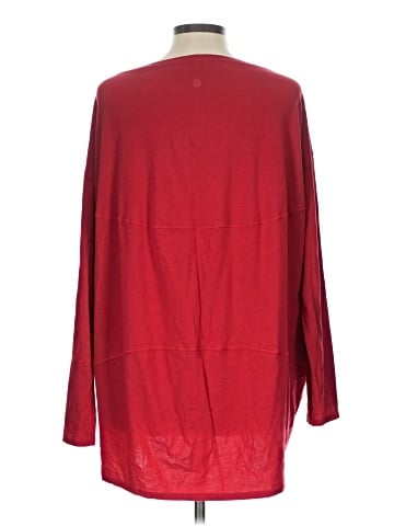 Lululemon Athletica 3/4 Sleeve T-Shirt (view 2)