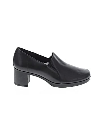 Munro American Heels (view 1)