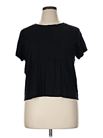 Lululemon Athletica Short Sleeve T-Shirt (view 1)