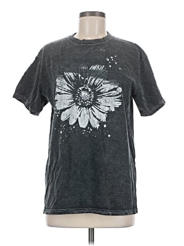 Maurices Short Sleeve T-Shirt (view 1)