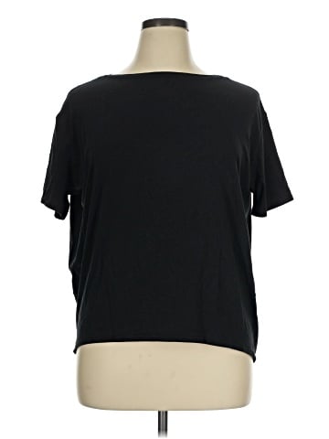 Lululemon Athletica Short Sleeve T-Shirt (view 1)