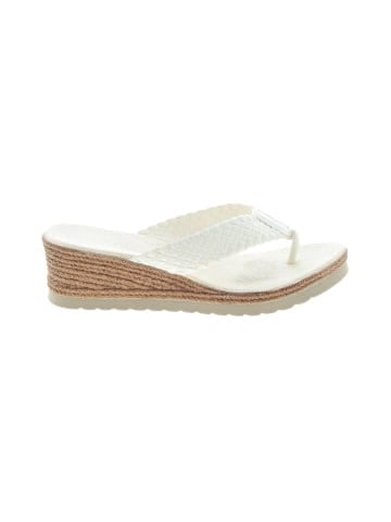 Unbranded Wedges (view 1)