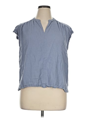 Splendid Sleeveless Button-Down Shirt (view 1)