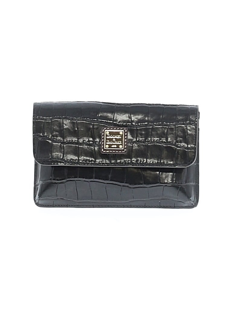 Pre-owned Dooney & Bourke Clutch In Black