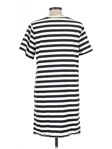 Old Navy Casual Dress (view 2)