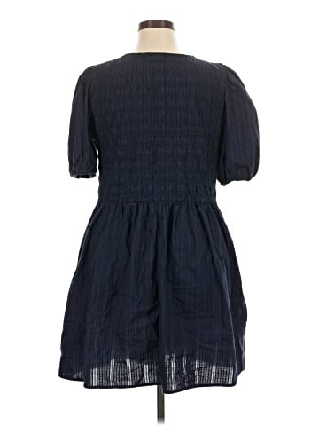 Old Navy Casual Dress (view 2)