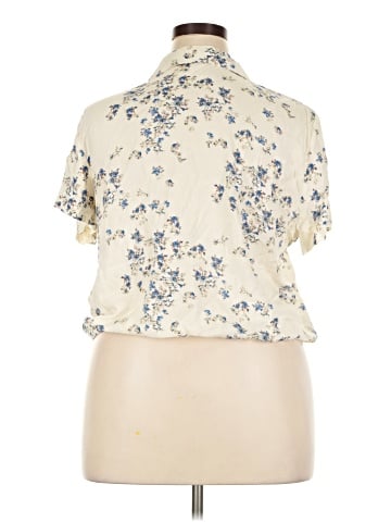 No Boundaries Short Sleeve Blouse (view 2)