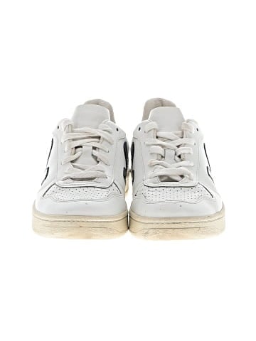 VEJA Sneakers (view 2)