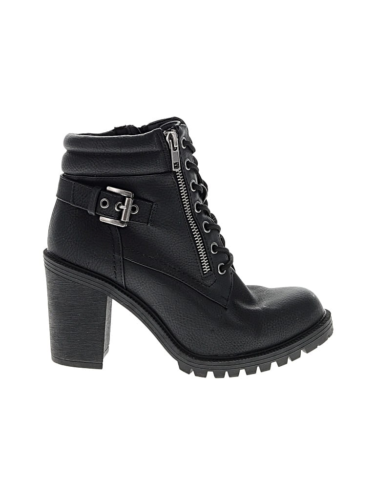 Pre-owned Torrid Ankle Boots In Black