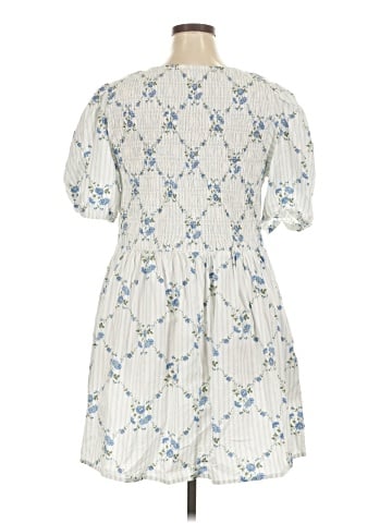 Old Navy Casual Dress (view 2)