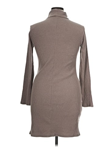 Old Navy Casual Dress (view 2)