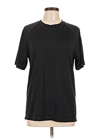 Uniqlo Short Sleeve T-Shirt (view 1)