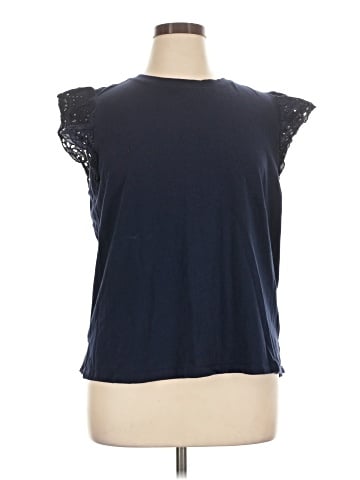 Ava & Viv Short Sleeve Top (view 1)