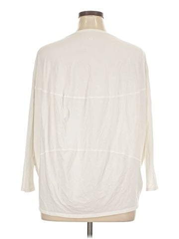 Lululemon Athletica 3/4 Sleeve T-Shirt (view 2)