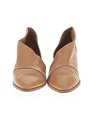 Universal Thread Flats (view 2)