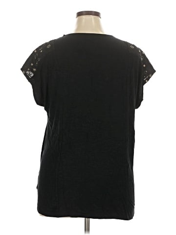 Akemi + Kin Short Sleeve T-Shirt (view 2)