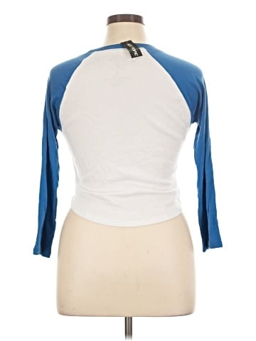 Hot Topic 3/4 Sleeve T-Shirt (view 2)